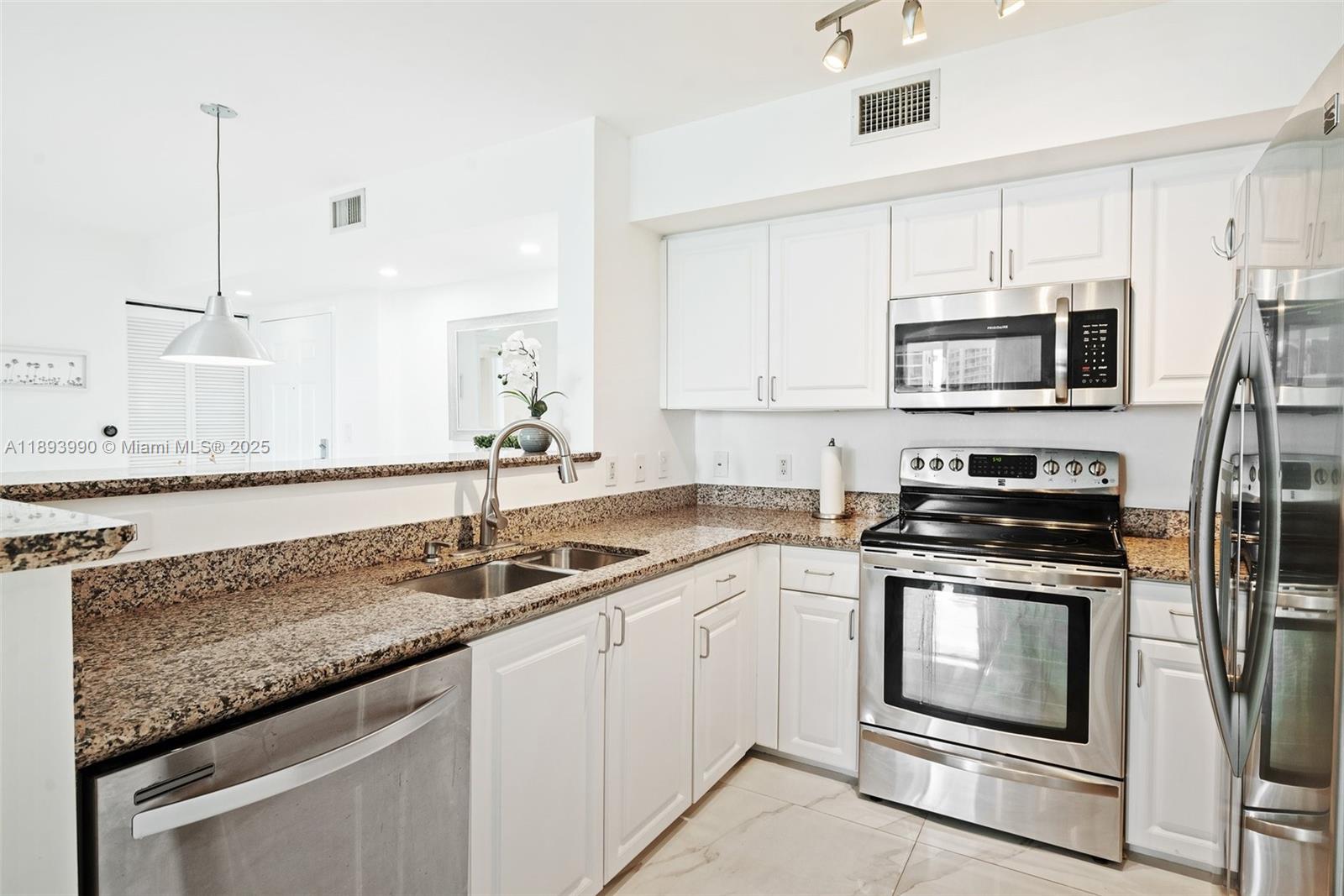 THE MARK ON BRICKELL COND - Residential