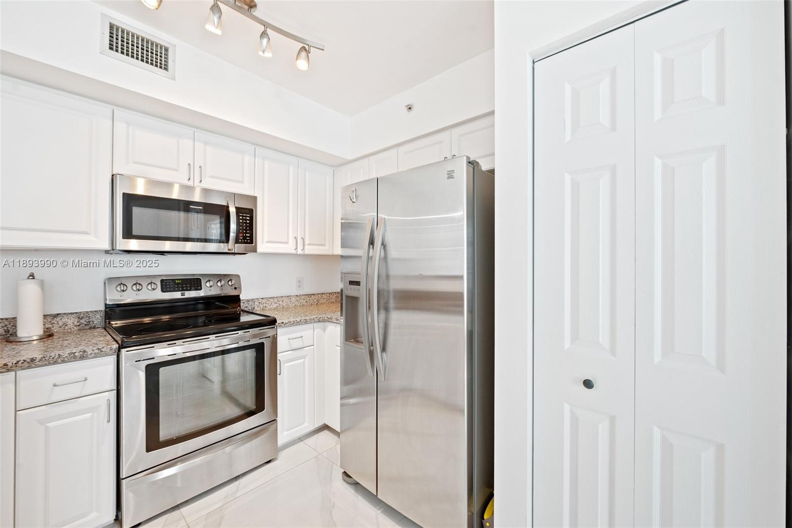 THE MARK ON BRICKELL COND - Residential