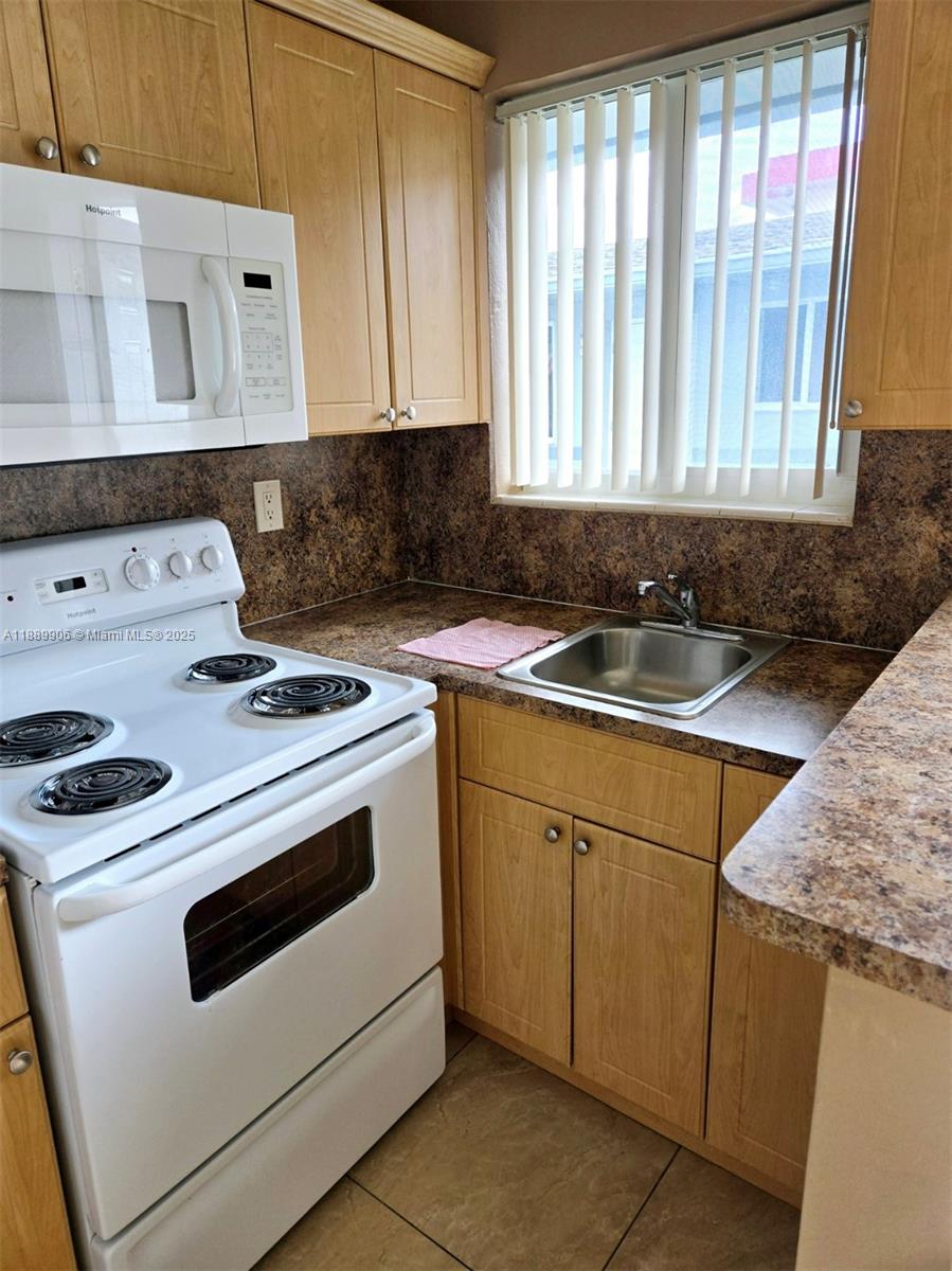 HIALEAH 9TH ADDN - Residential Lease