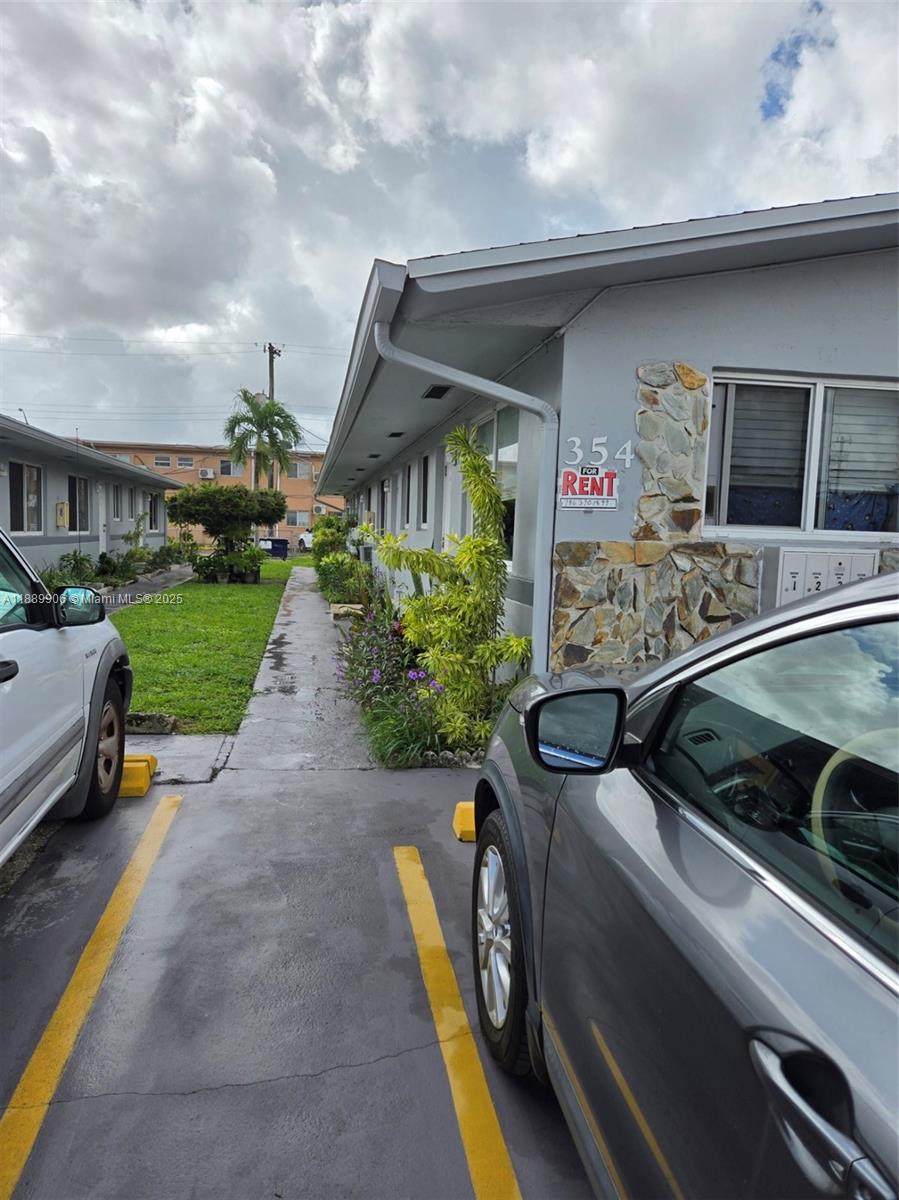 HIALEAH 9TH ADDN - Residential Lease