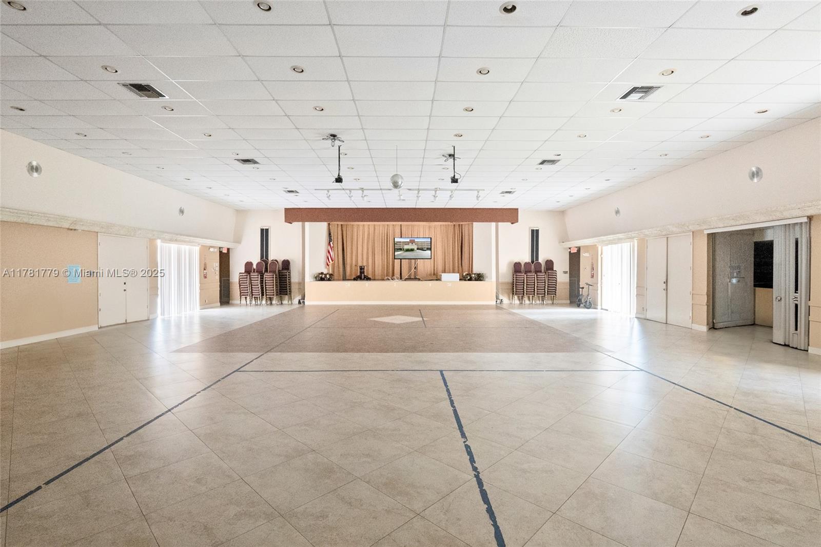 ORIOLE GOLF & TENNIS CLUB - Residential