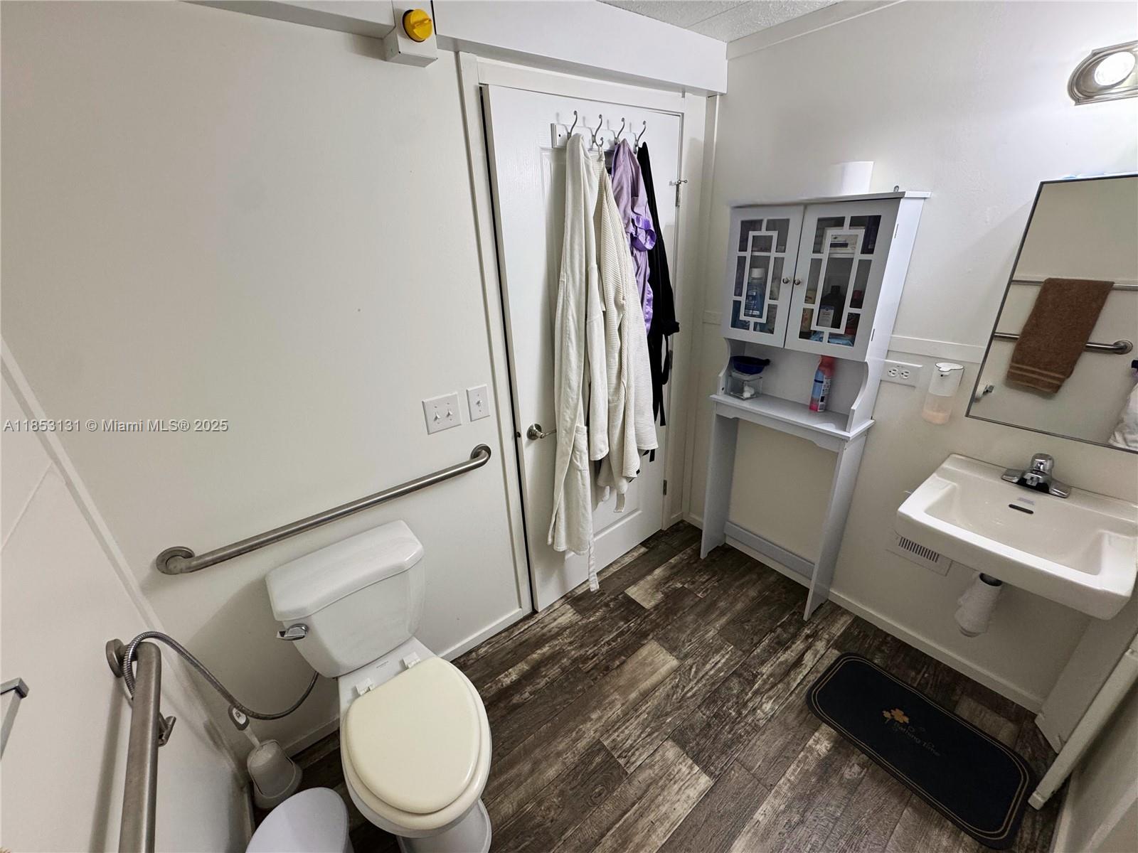 HOLIDAY LAKE AREA - Residential