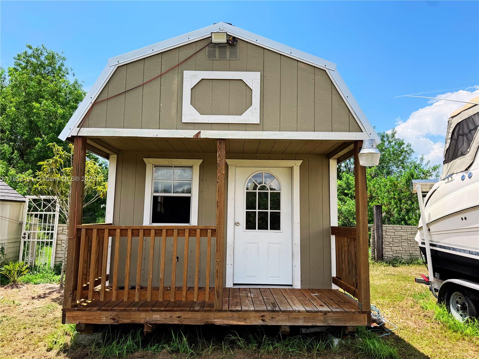 HOLIDAY LAKE AREA - Residential