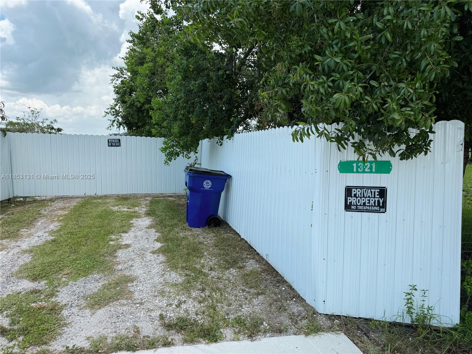 1321 BLUFF HAMMOCK RD