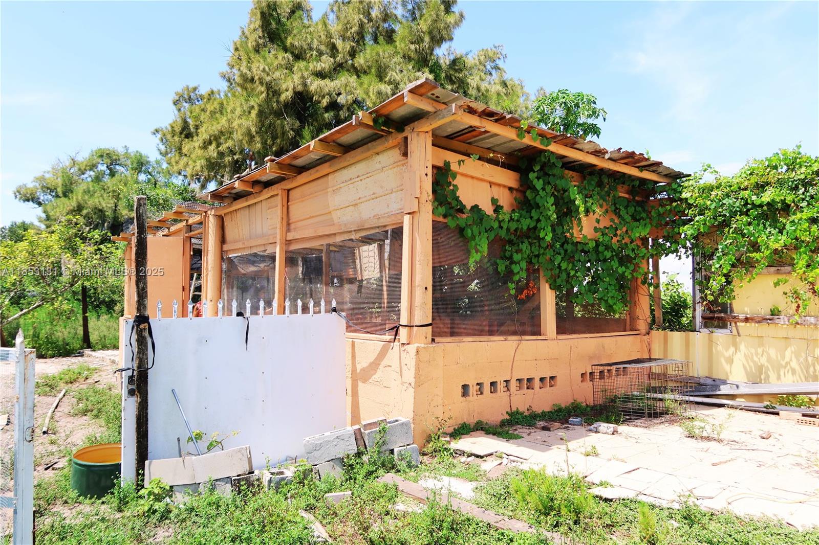 HOLIDAY LAKE AREA - Residential