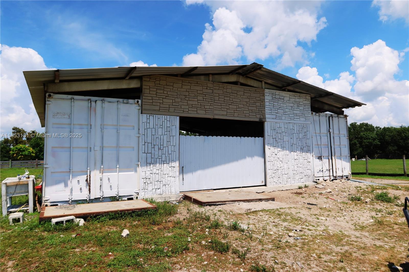 HOLIDAY LAKE AREA - Residential