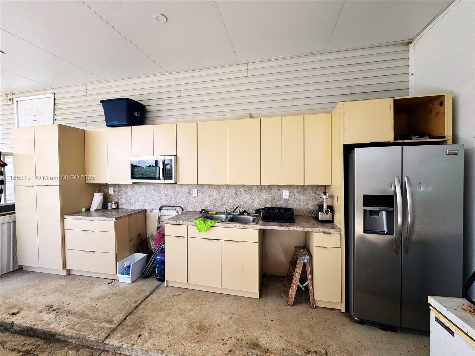 HOLIDAY LAKE AREA - Residential