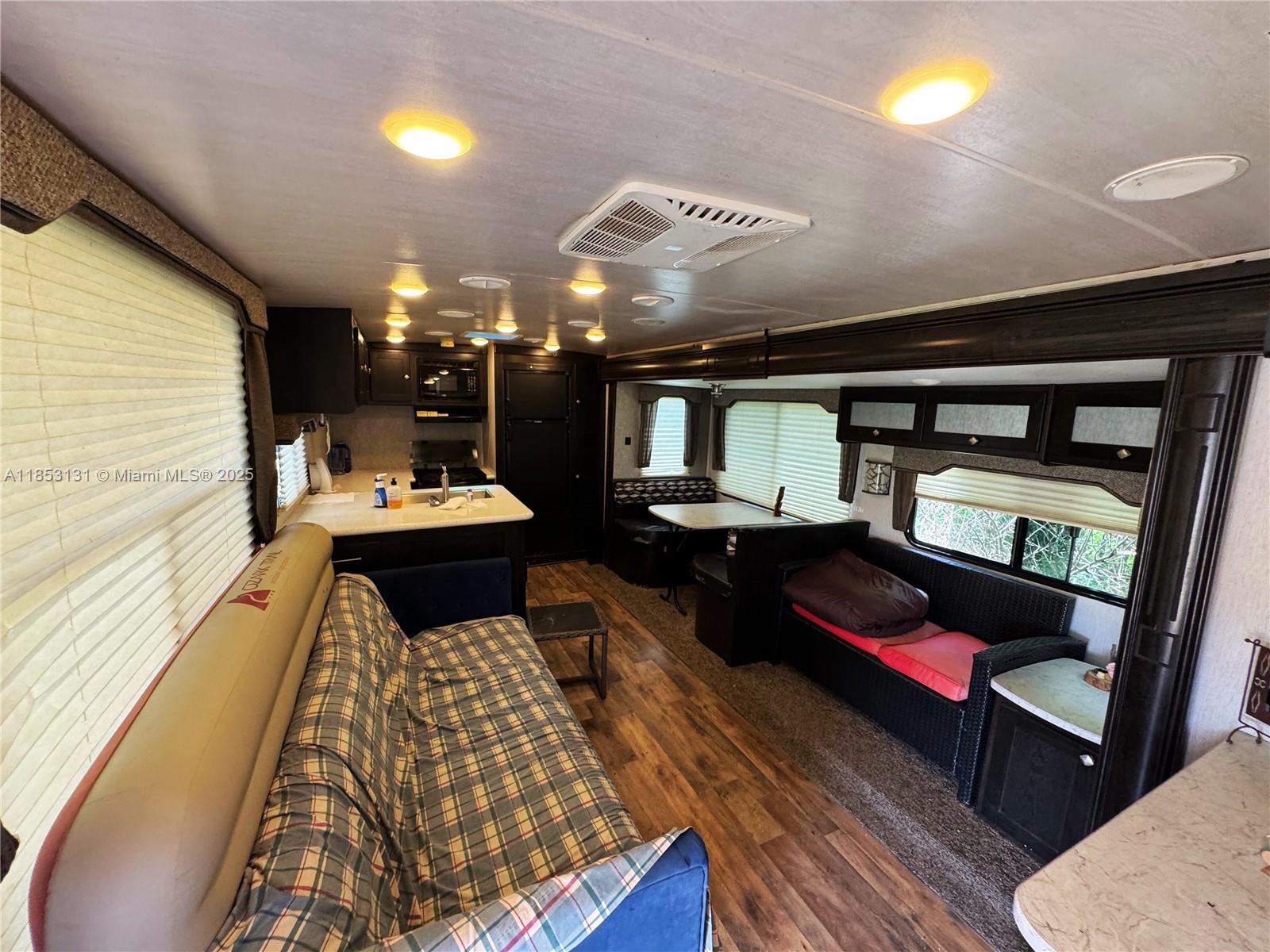 HOLIDAY LAKE AREA - Residential