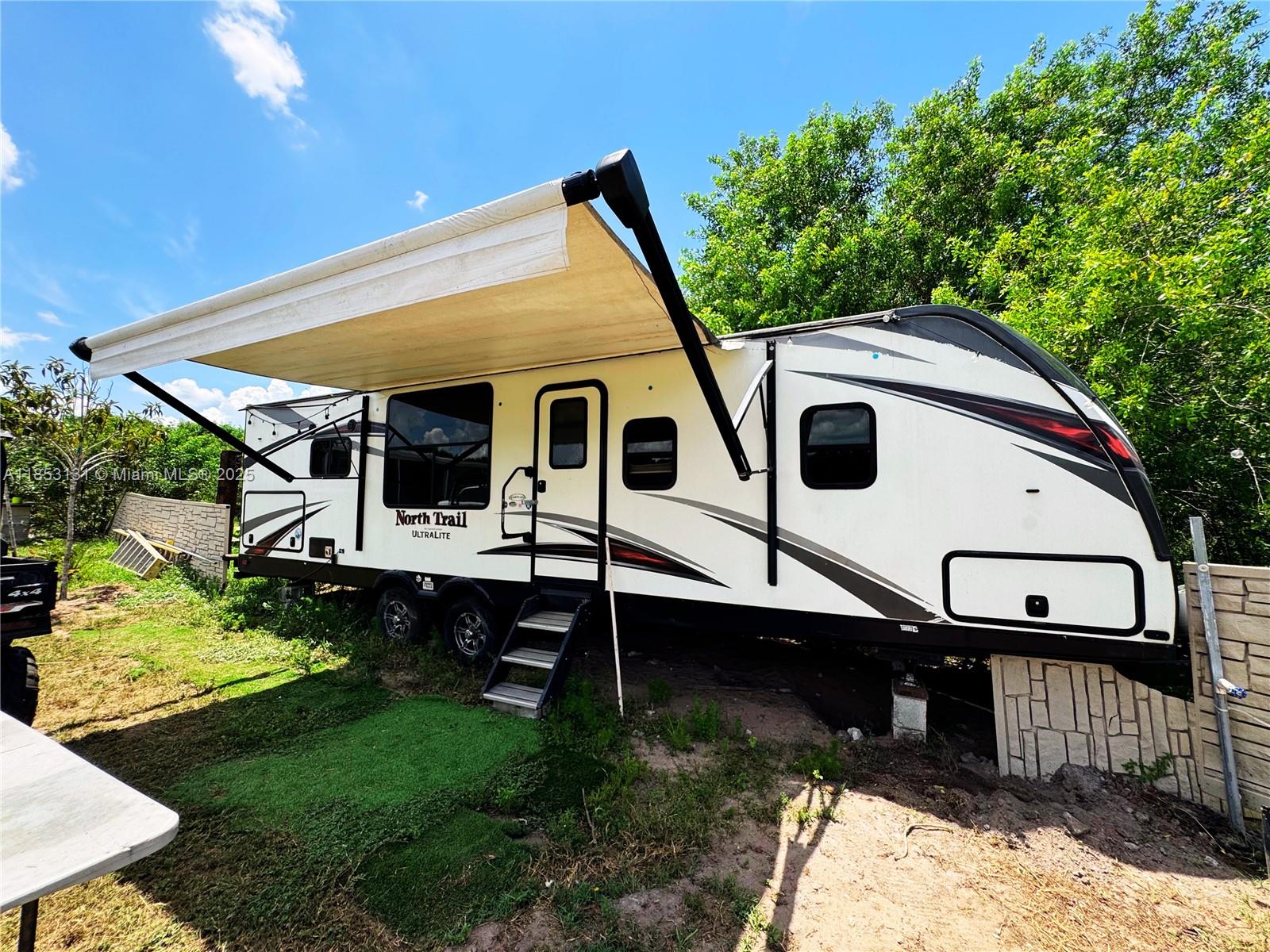 HOLIDAY LAKE AREA - Residential