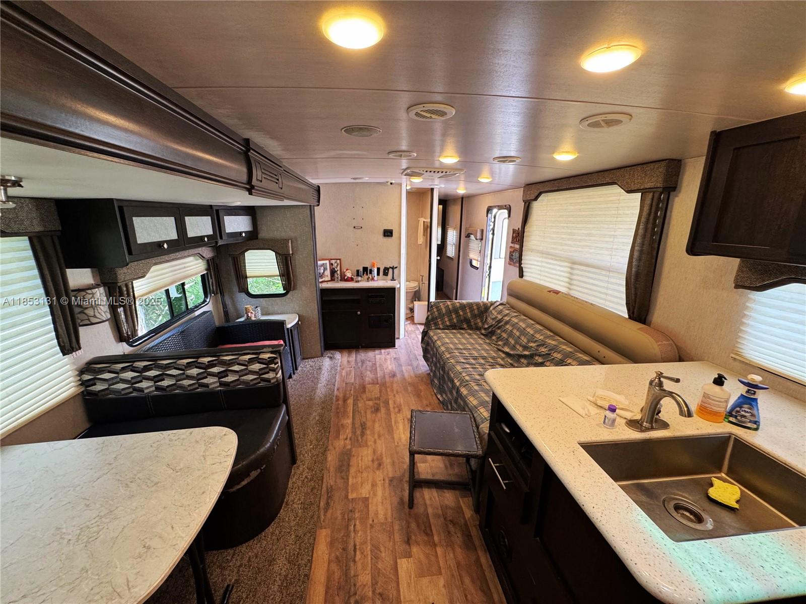 HOLIDAY LAKE AREA - Residential