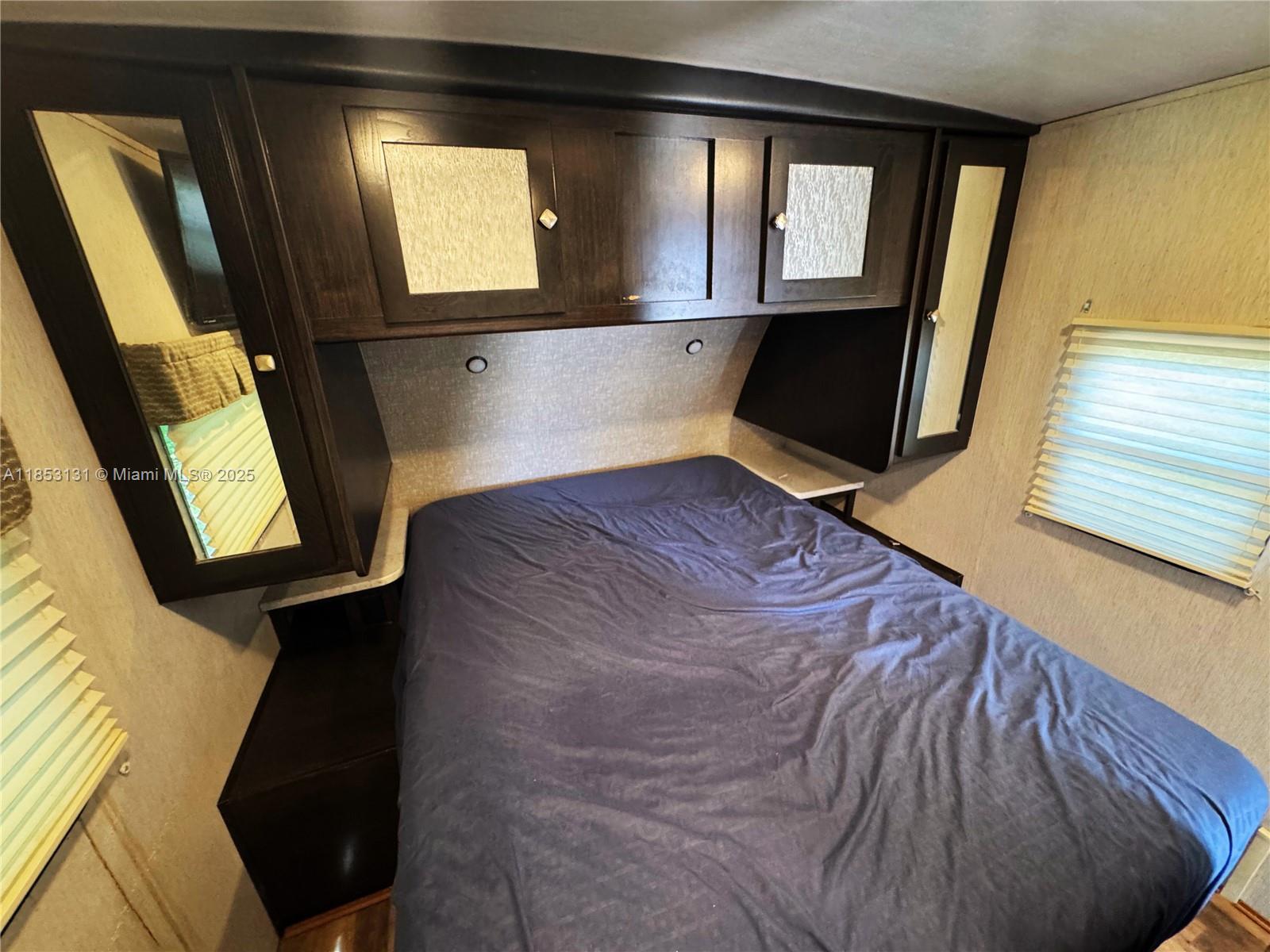 HOLIDAY LAKE AREA - Residential