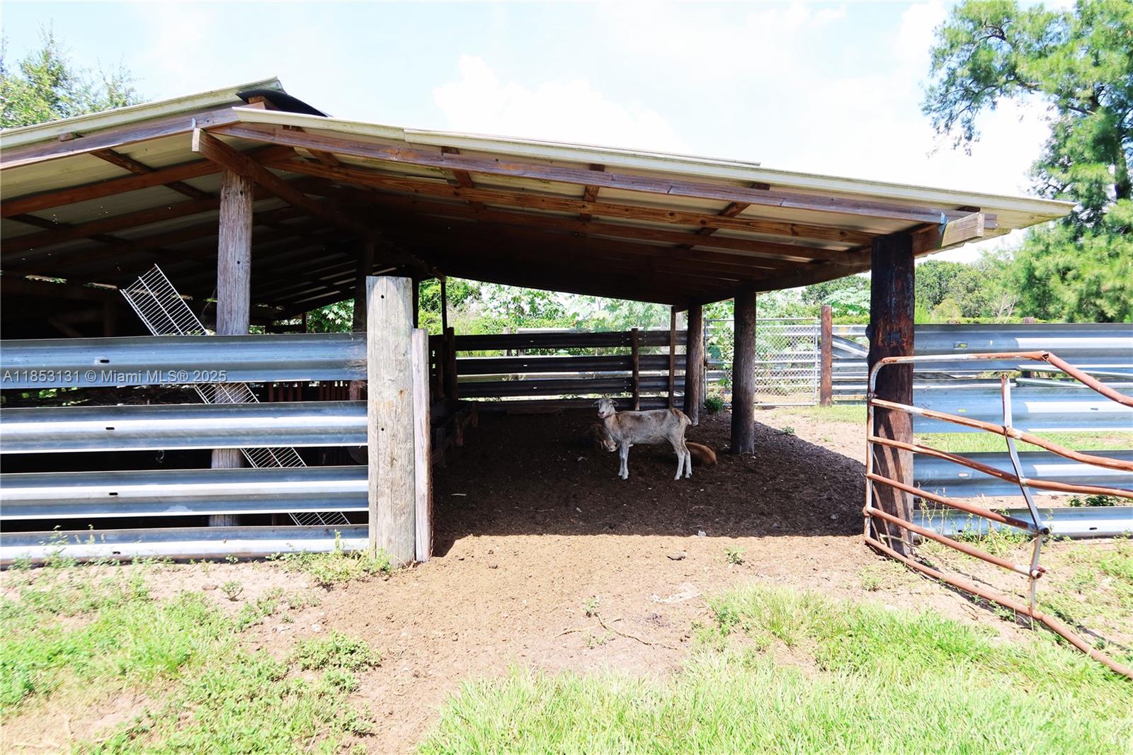 HOLIDAY LAKE AREA - Residential