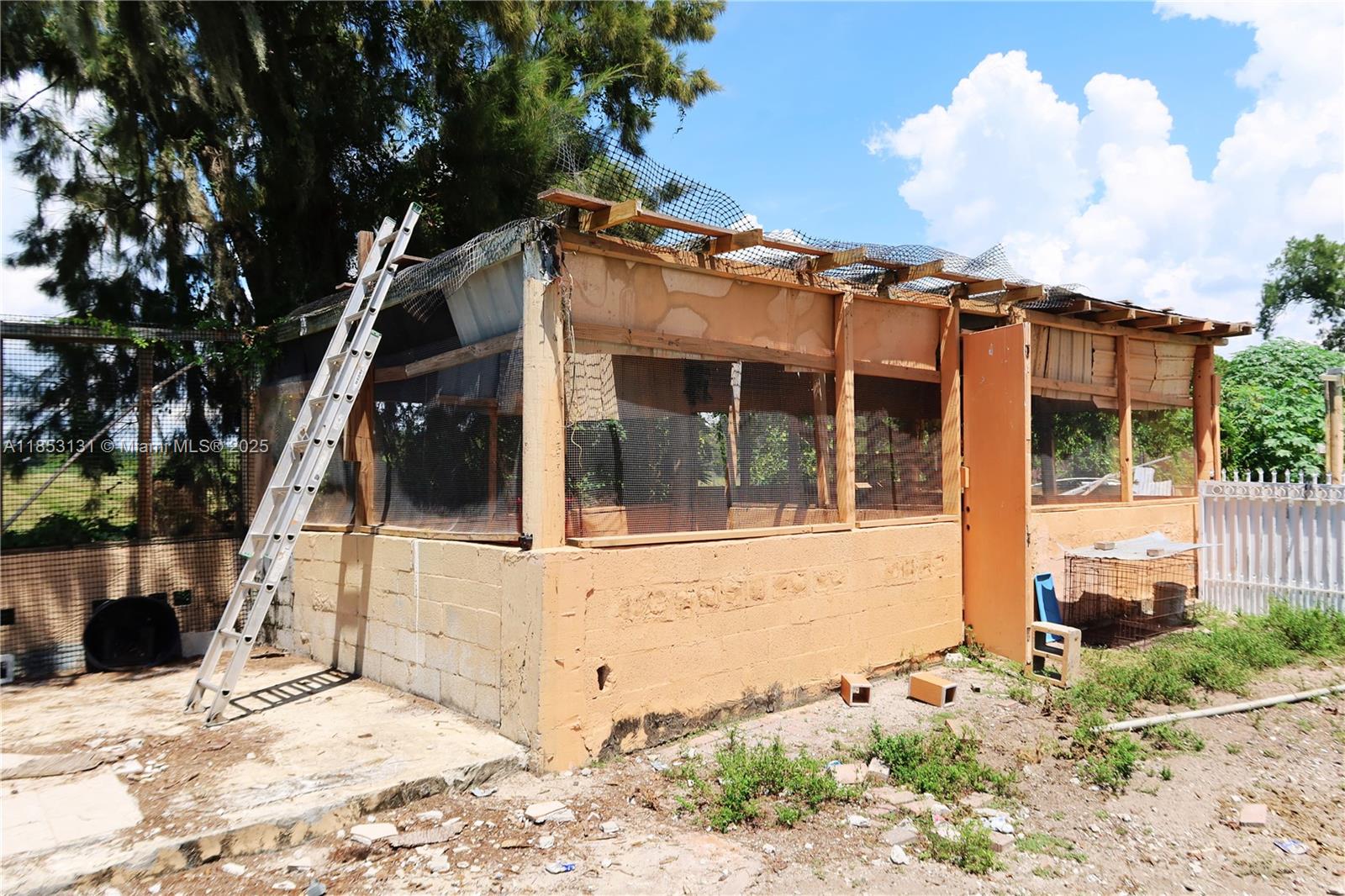 HOLIDAY LAKE AREA - Residential