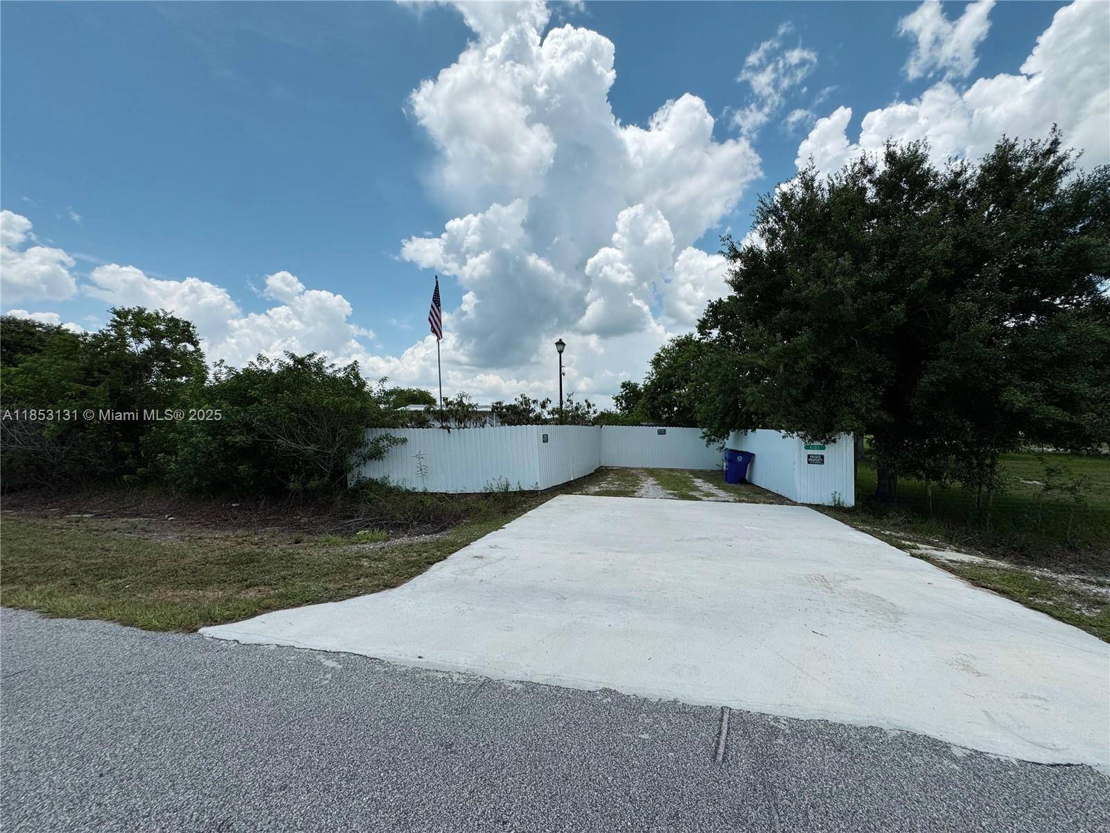 1321 BLUFF HAMMOCK RD