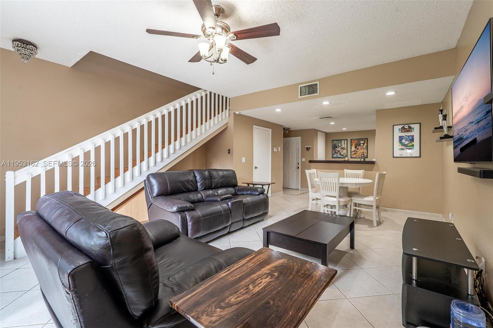 1528 Veracruz Ln 4-3