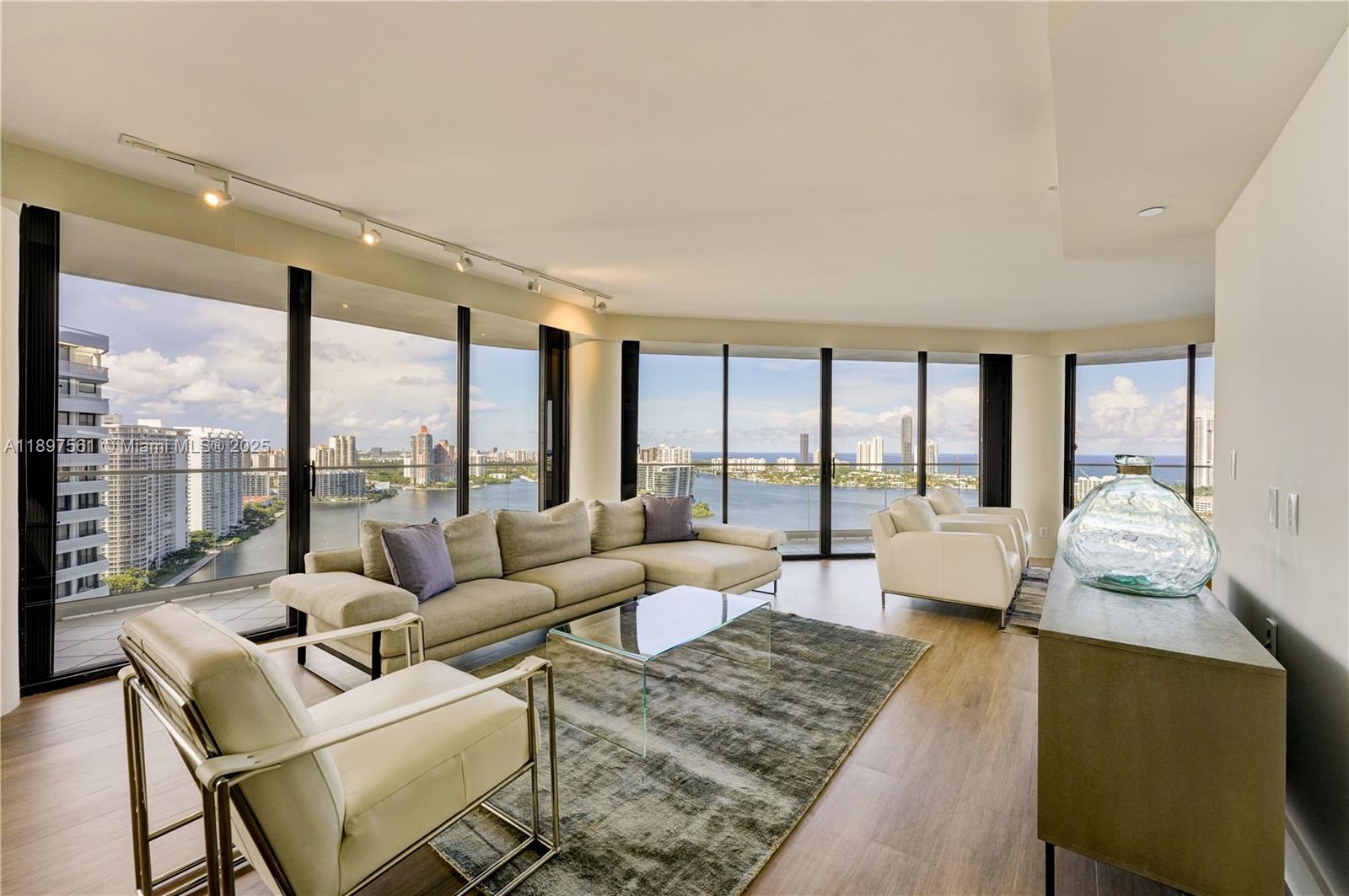 WILLIAMS ISLAND - Residential