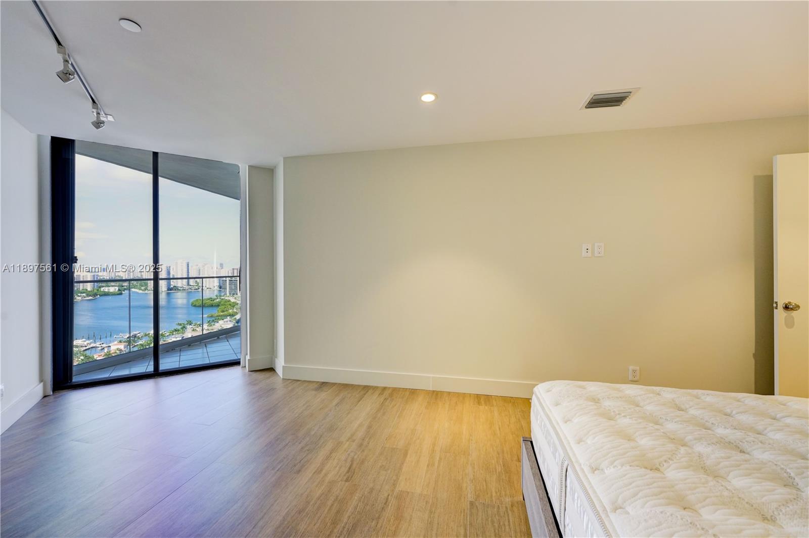 WILLIAMS ISLAND - Residential