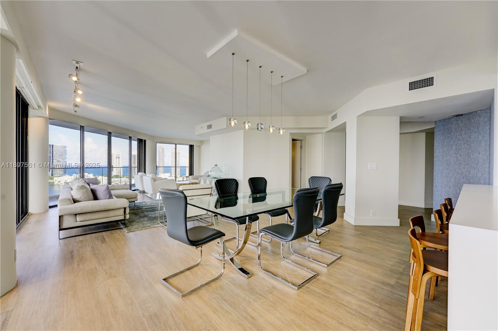 WILLIAMS ISLAND - Residential