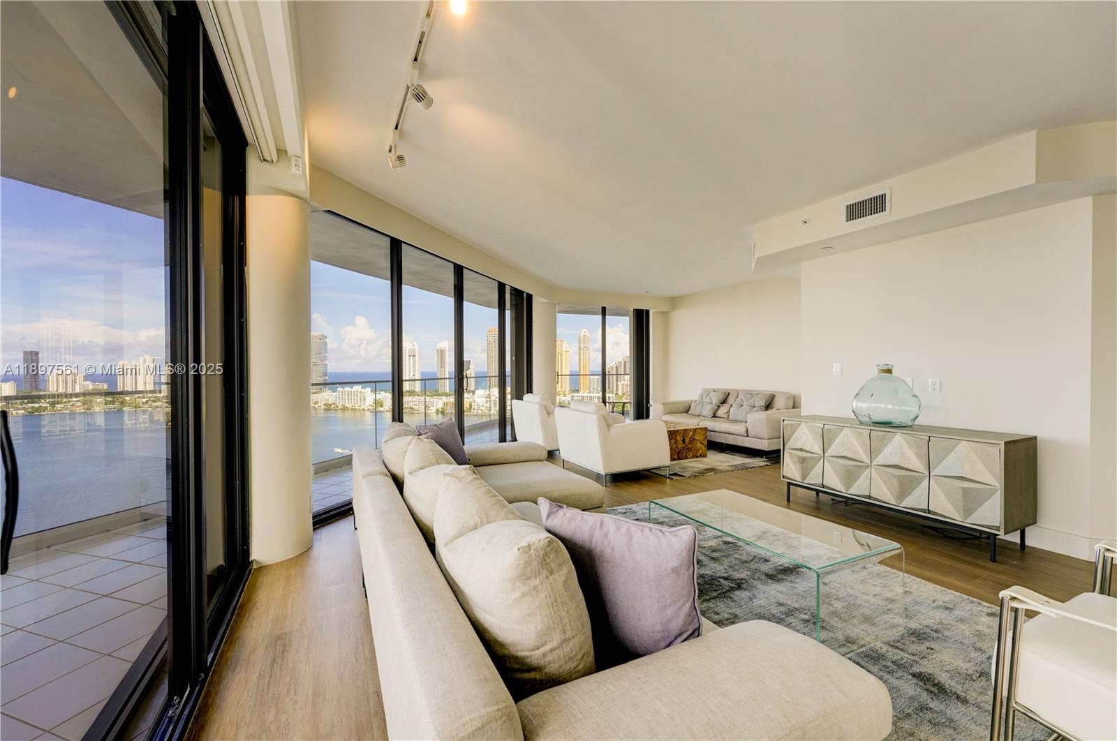 WILLIAMS ISLAND - Residential