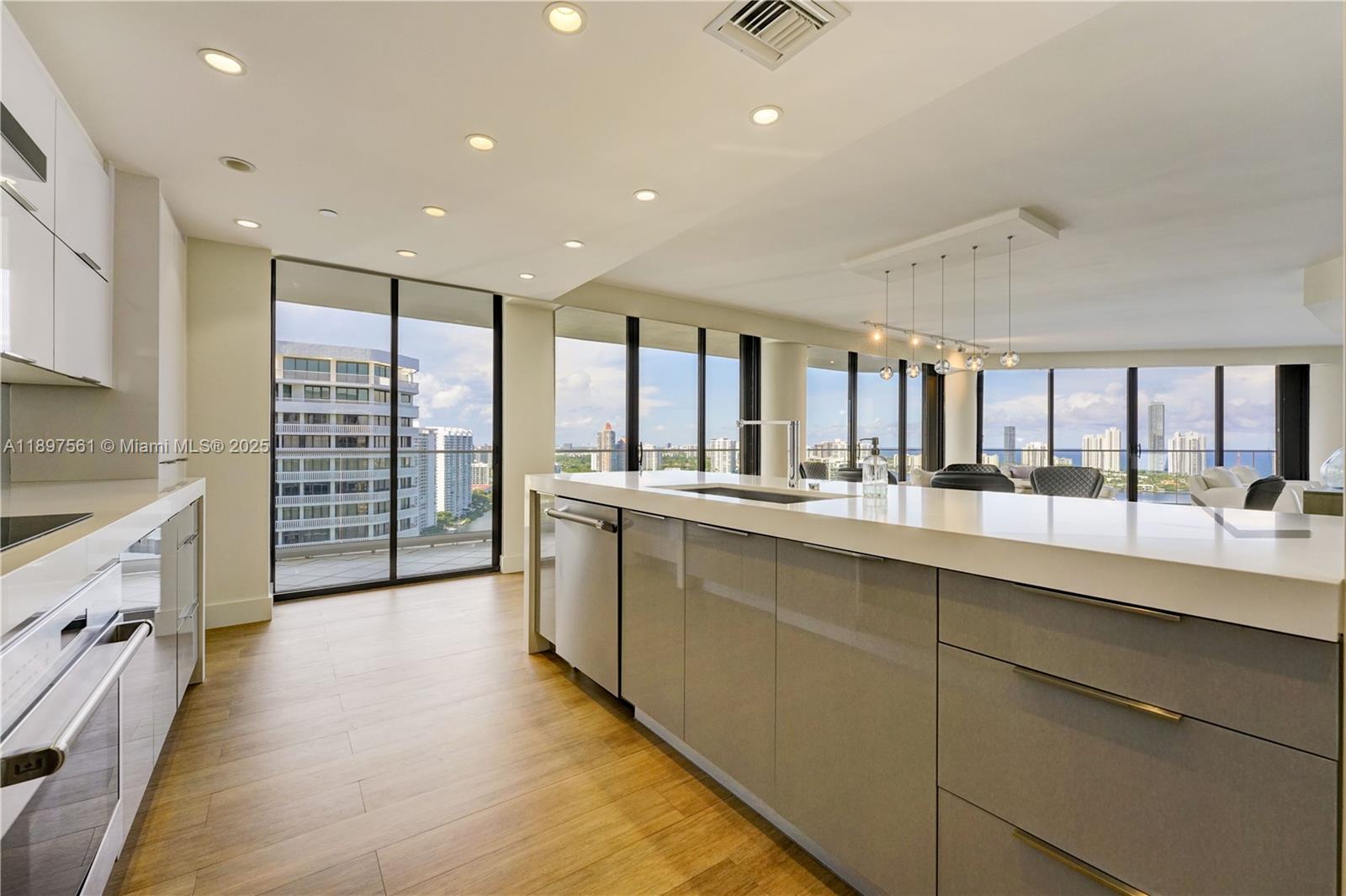 WILLIAMS ISLAND - Residential