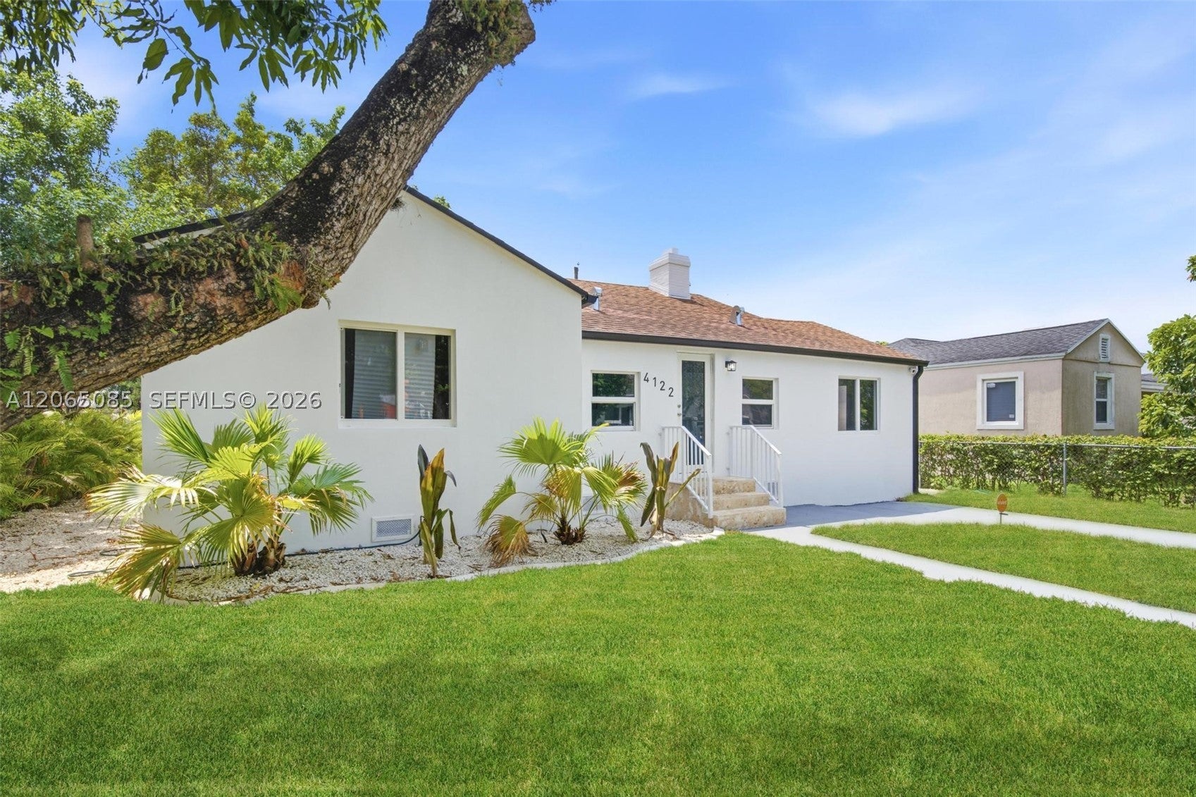 4122 NW 11th Pl