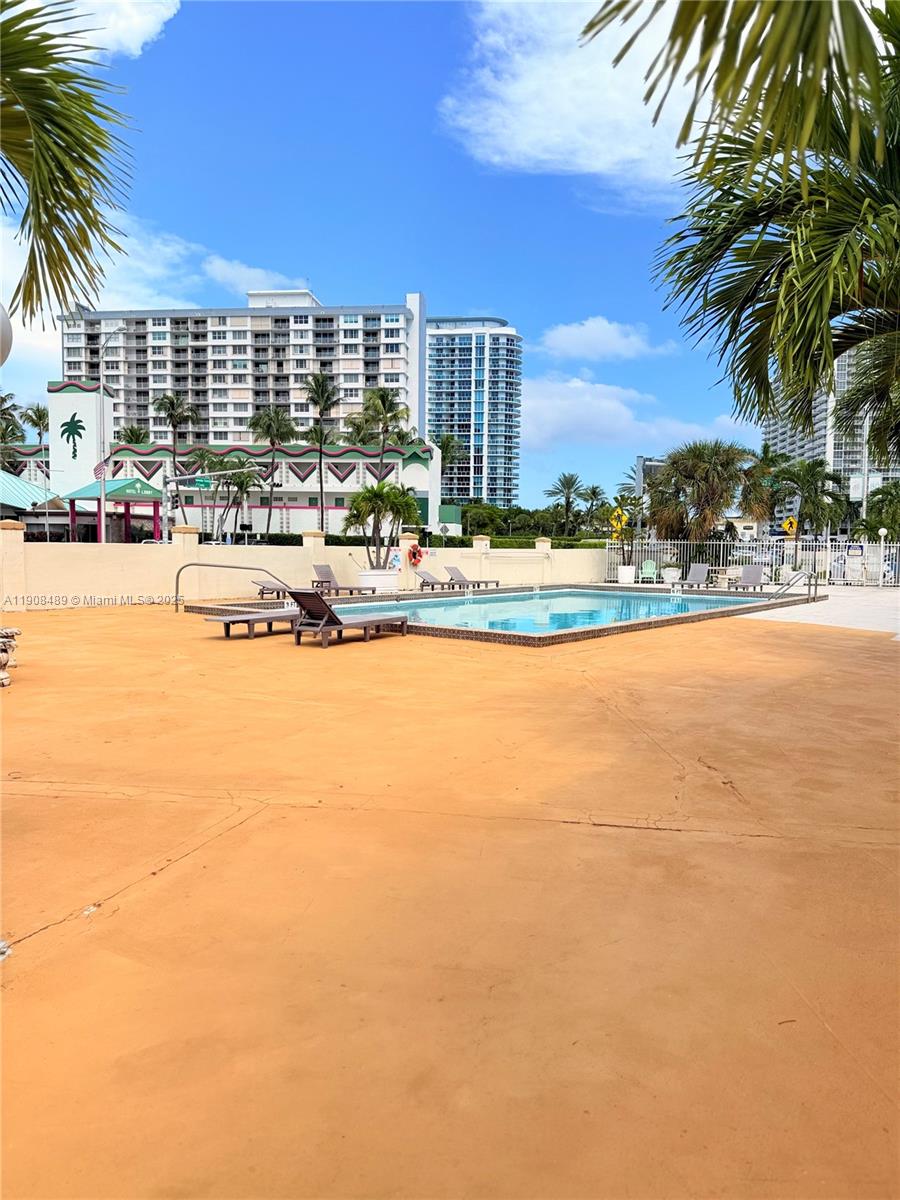 NO BAY WHITE HOUSE NO 3 C - Residential Lease