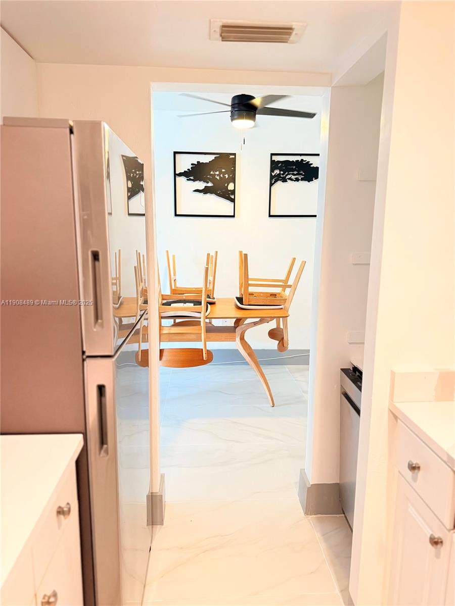 NO BAY WHITE HOUSE NO 3 C - Residential Lease