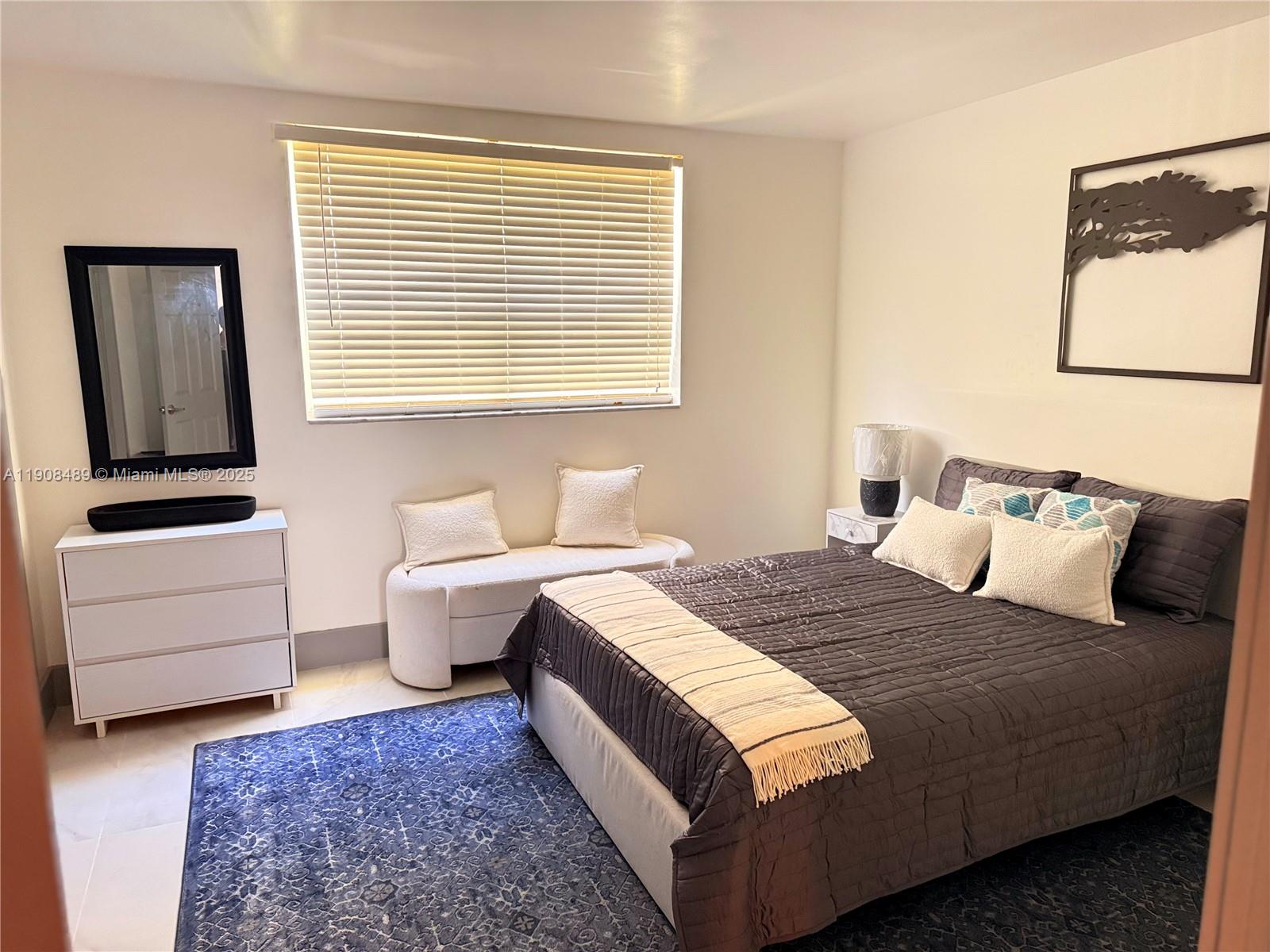 NO BAY WHITE HOUSE NO 3 C - Residential Lease