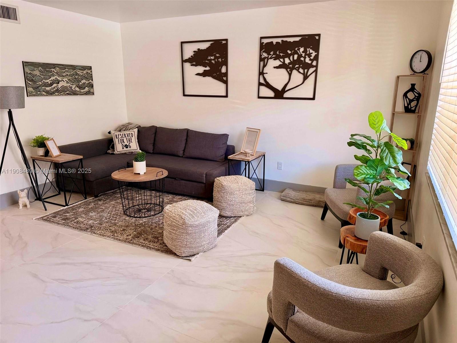 NO BAY WHITE HOUSE NO 3 C - Residential Lease