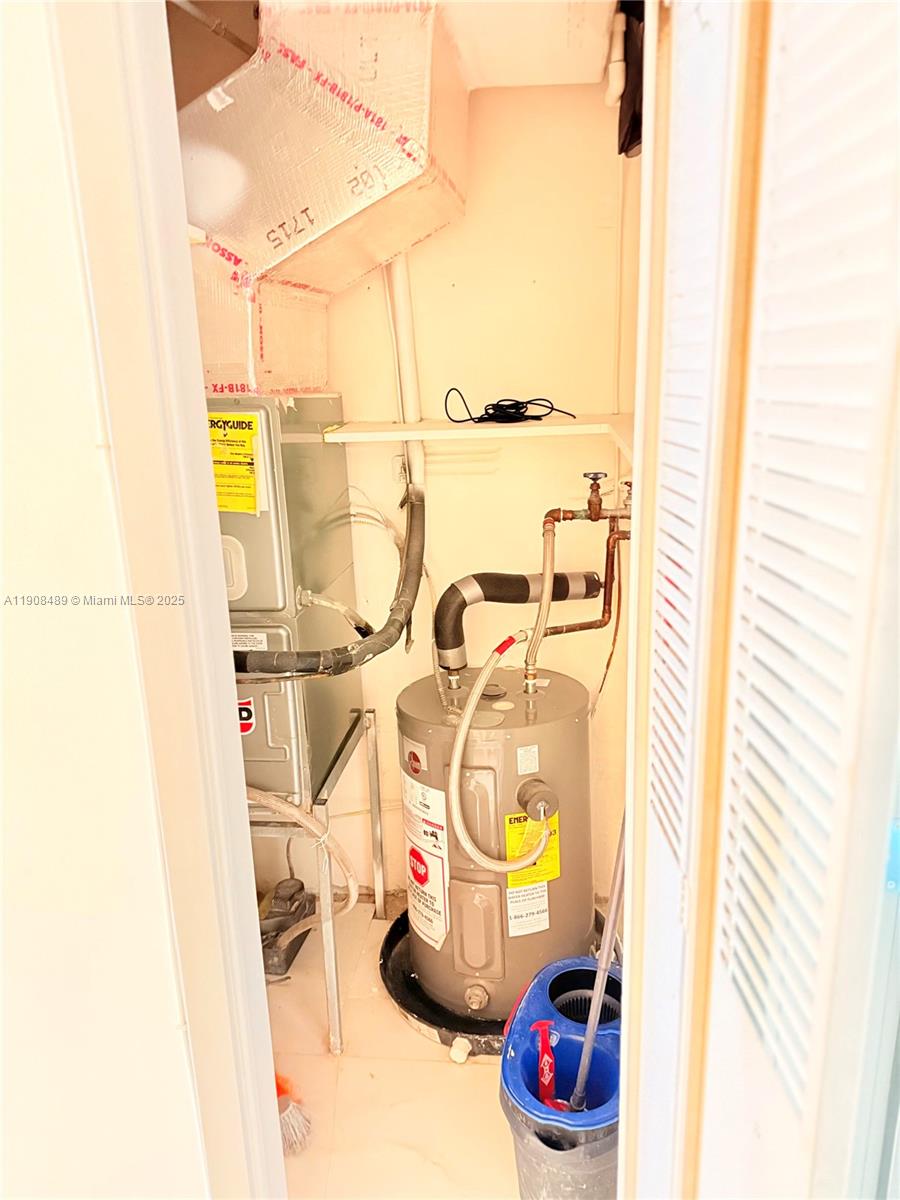 NO BAY WHITE HOUSE NO 3 C - Residential Lease