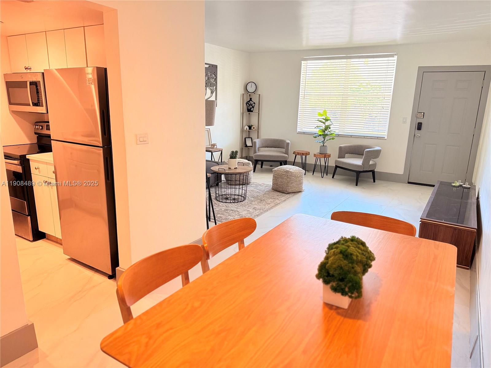 NO BAY WHITE HOUSE NO 3 C - Residential Lease