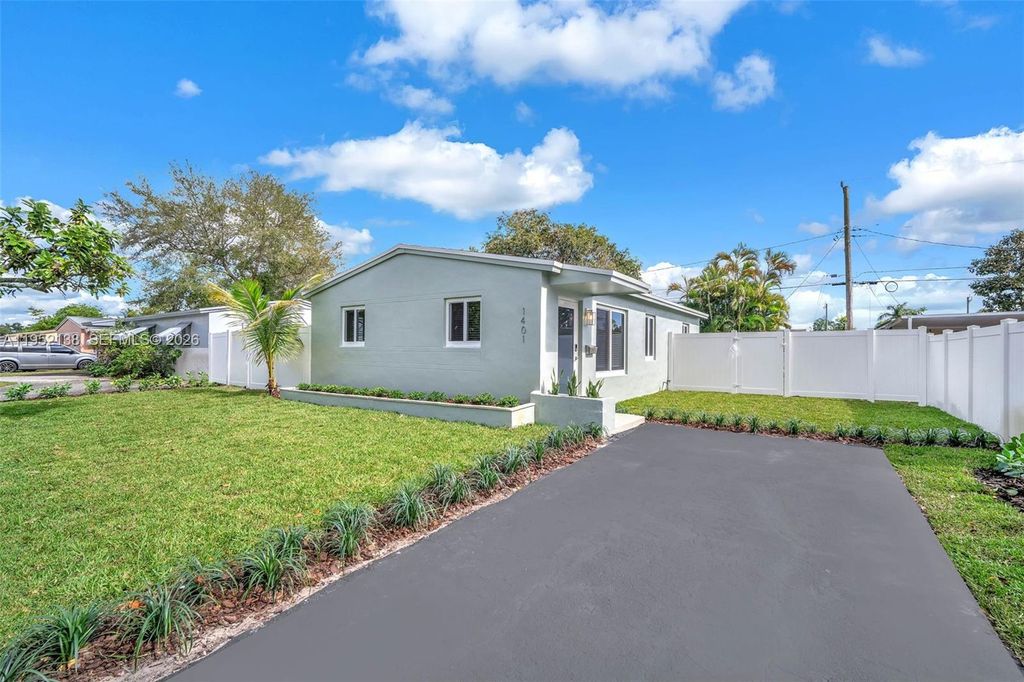 Photo of 1401 N 70th Ter, Hollywood, FL 33024 (MLS # A11952138)