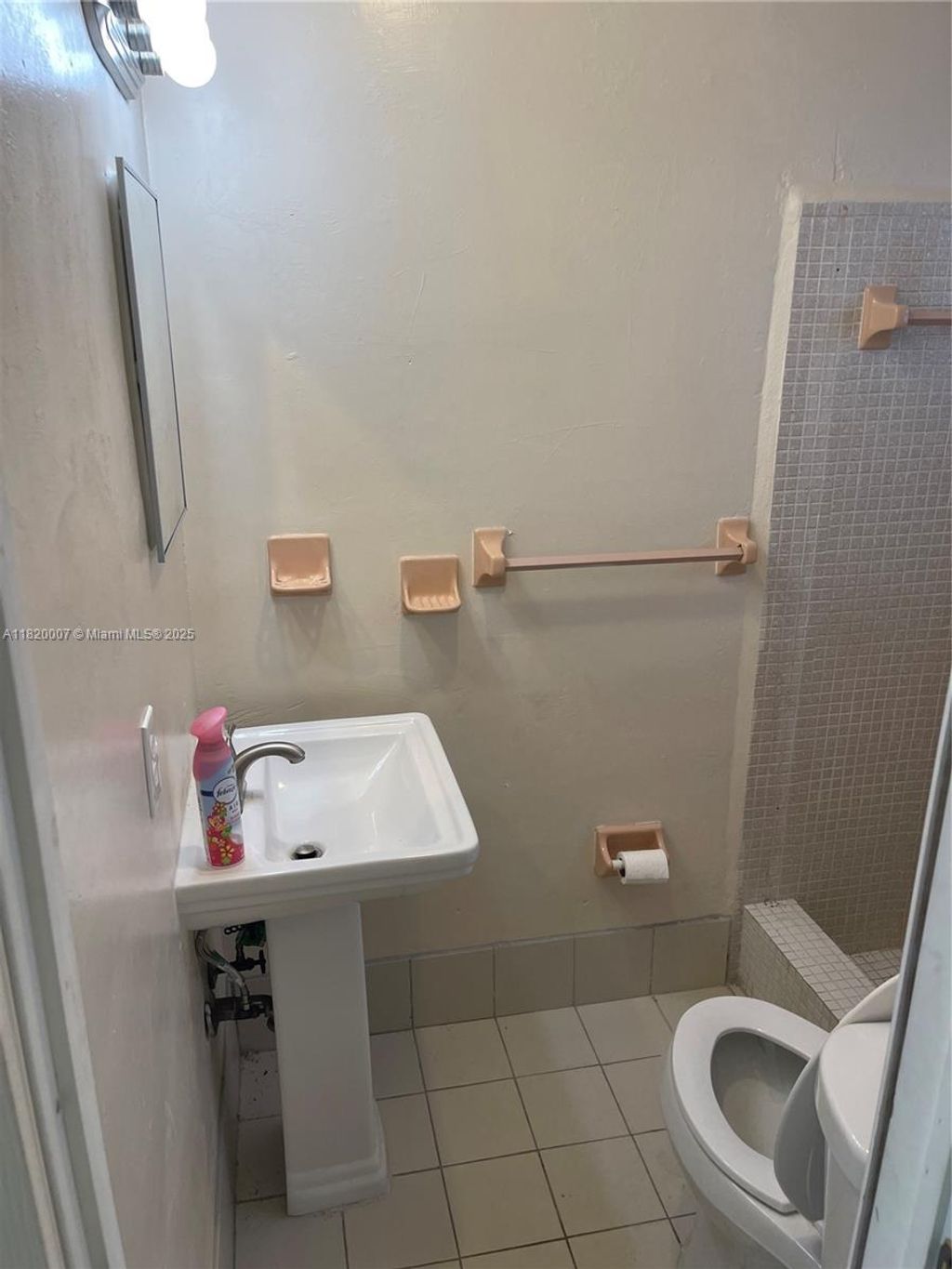 Photo of 357 SW 1st Ter, Deerfield Beach, FL 33441 (MLS # A11820007)