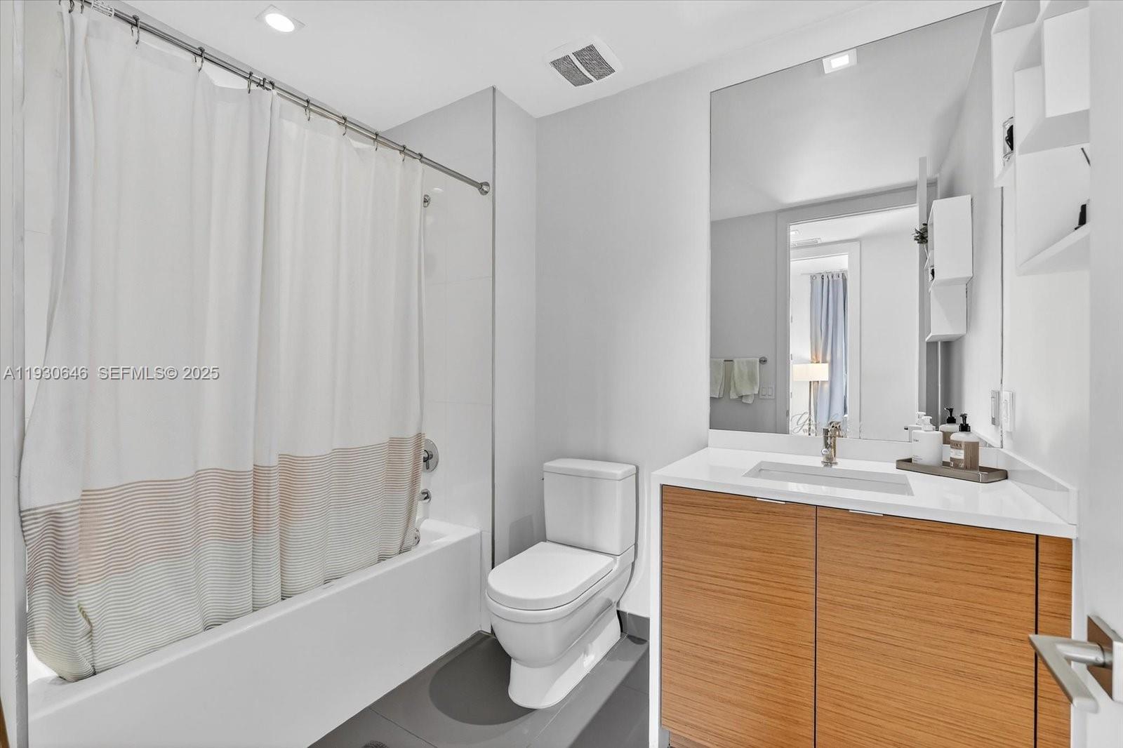 250 WYNWOOD CONDO - Residential Lease