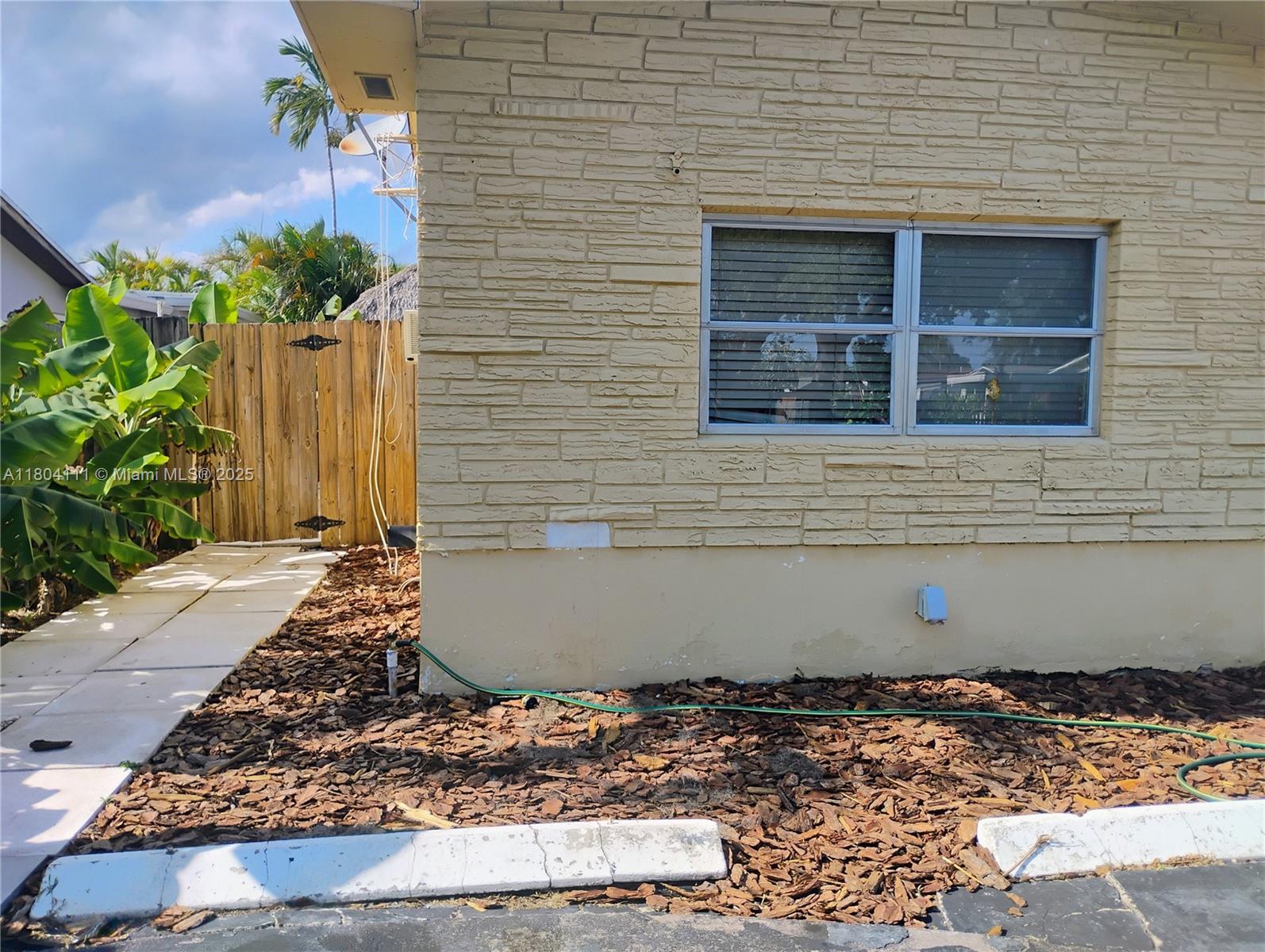 Rental Property at 4121 Thomas St 1, Hollywood, Broward County, Florida - Bedrooms: 1 
Bathrooms: 1  - $1,400 MO.