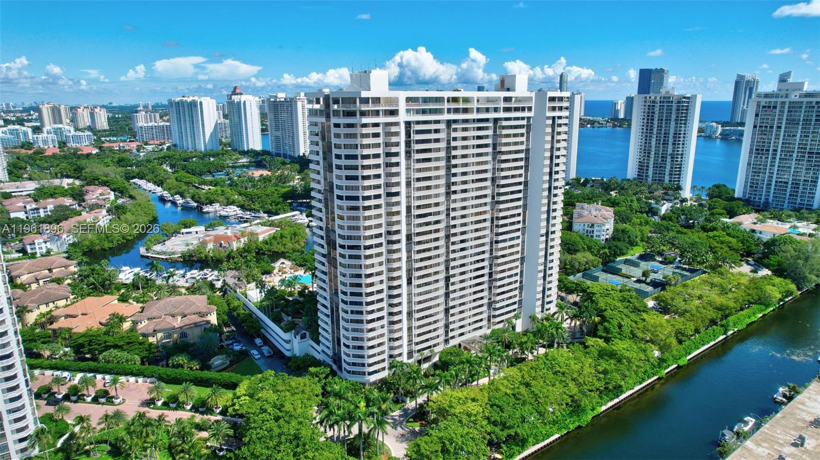 2000 ISL BLVD WILLIAMS IS - Residential