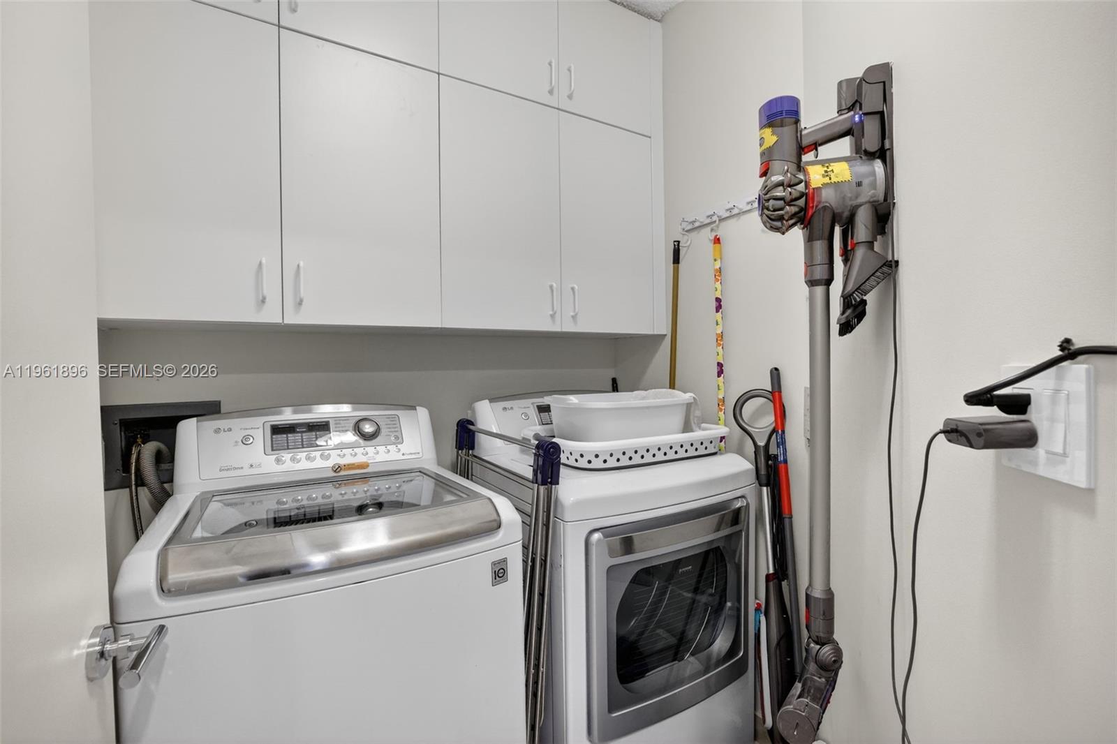 2000 ISL BLVD WILLIAMS IS - Residential