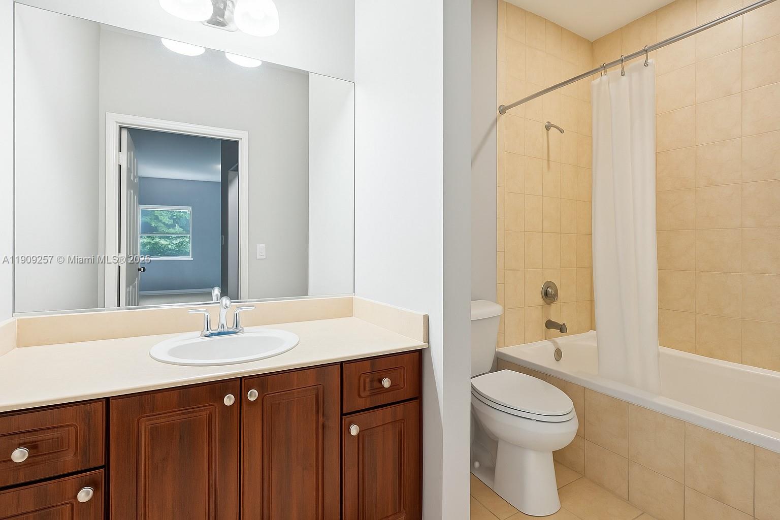 GATEWAY TO THE GROVE COND - Residential Lease