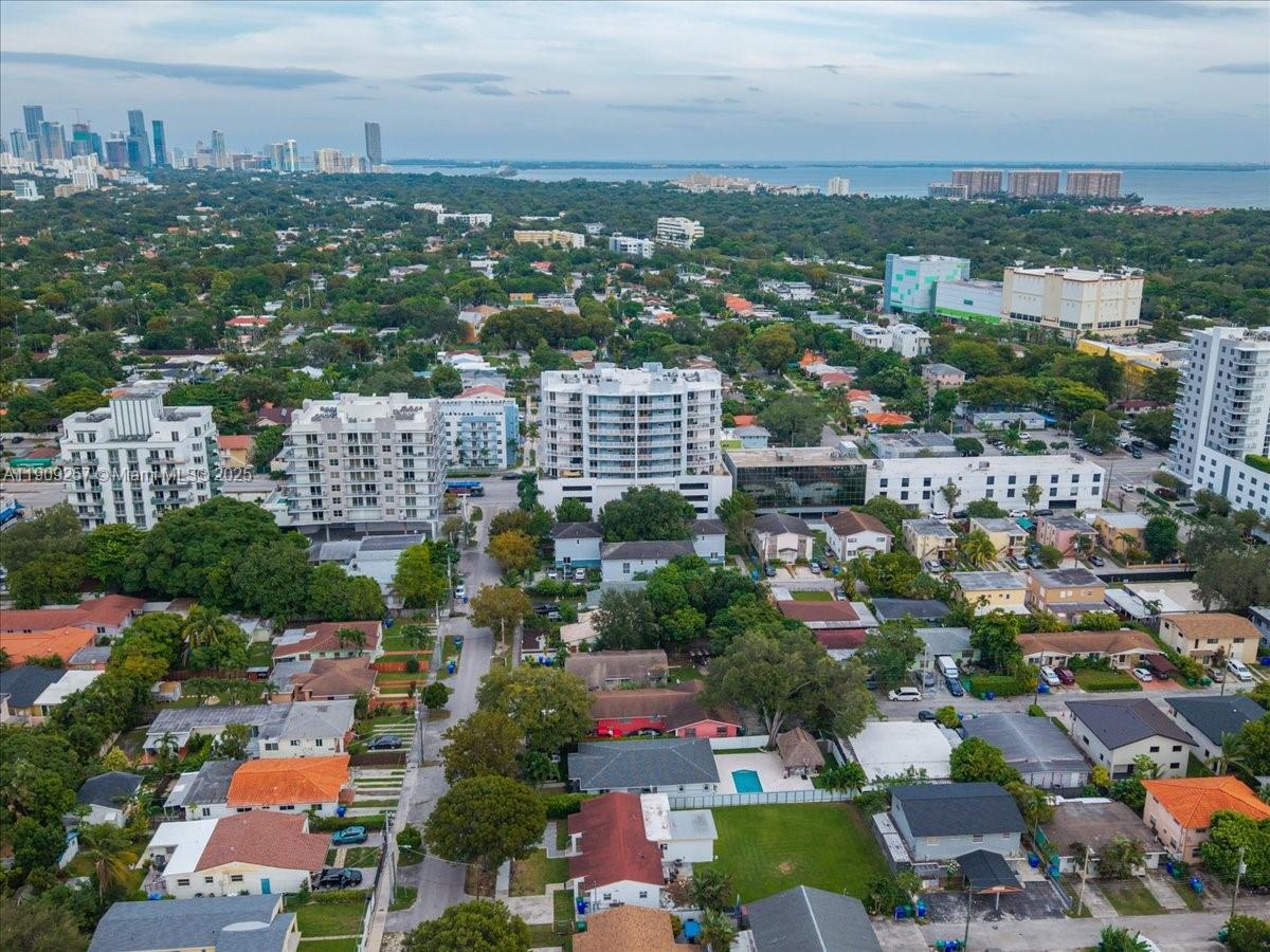 GATEWAY TO THE GROVE COND - Residential Lease