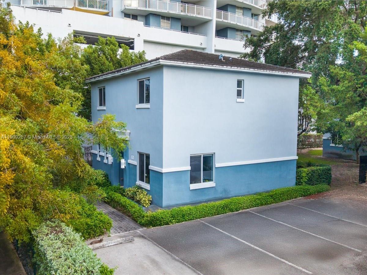 GATEWAY TO THE GROVE COND - Residential Lease