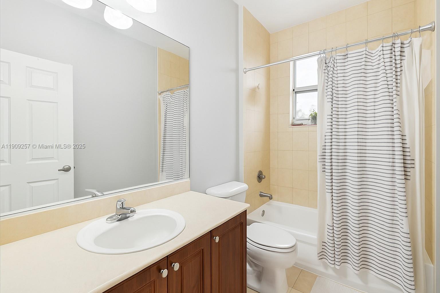 GATEWAY TO THE GROVE COND - Residential Lease