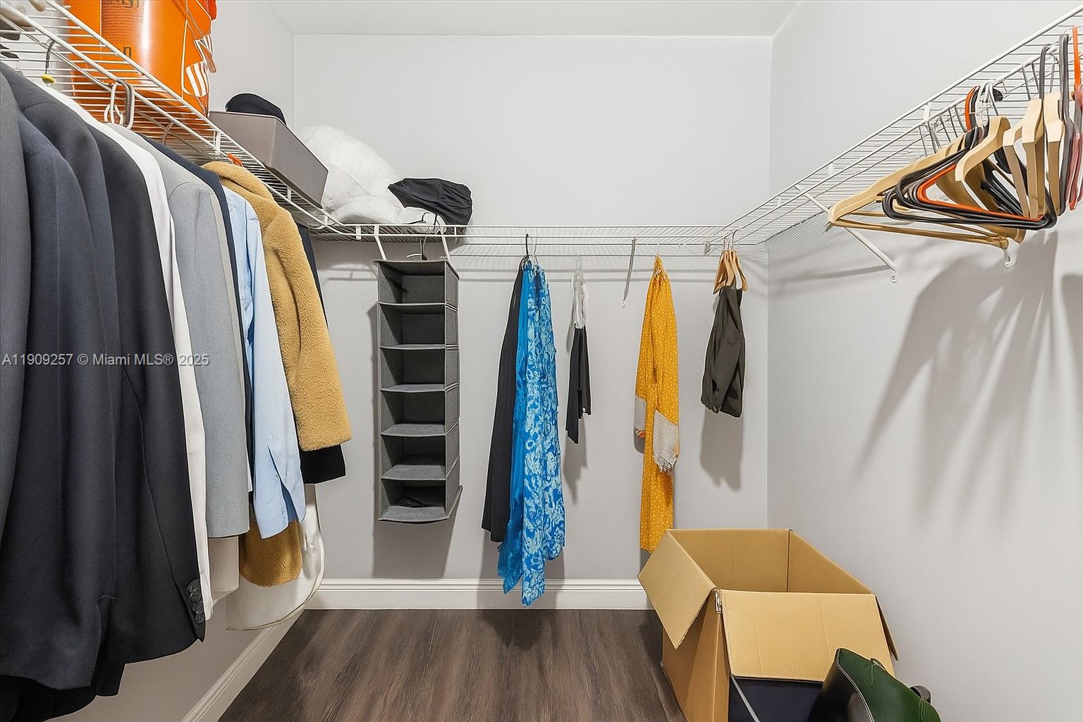 GATEWAY TO THE GROVE COND - Residential Lease