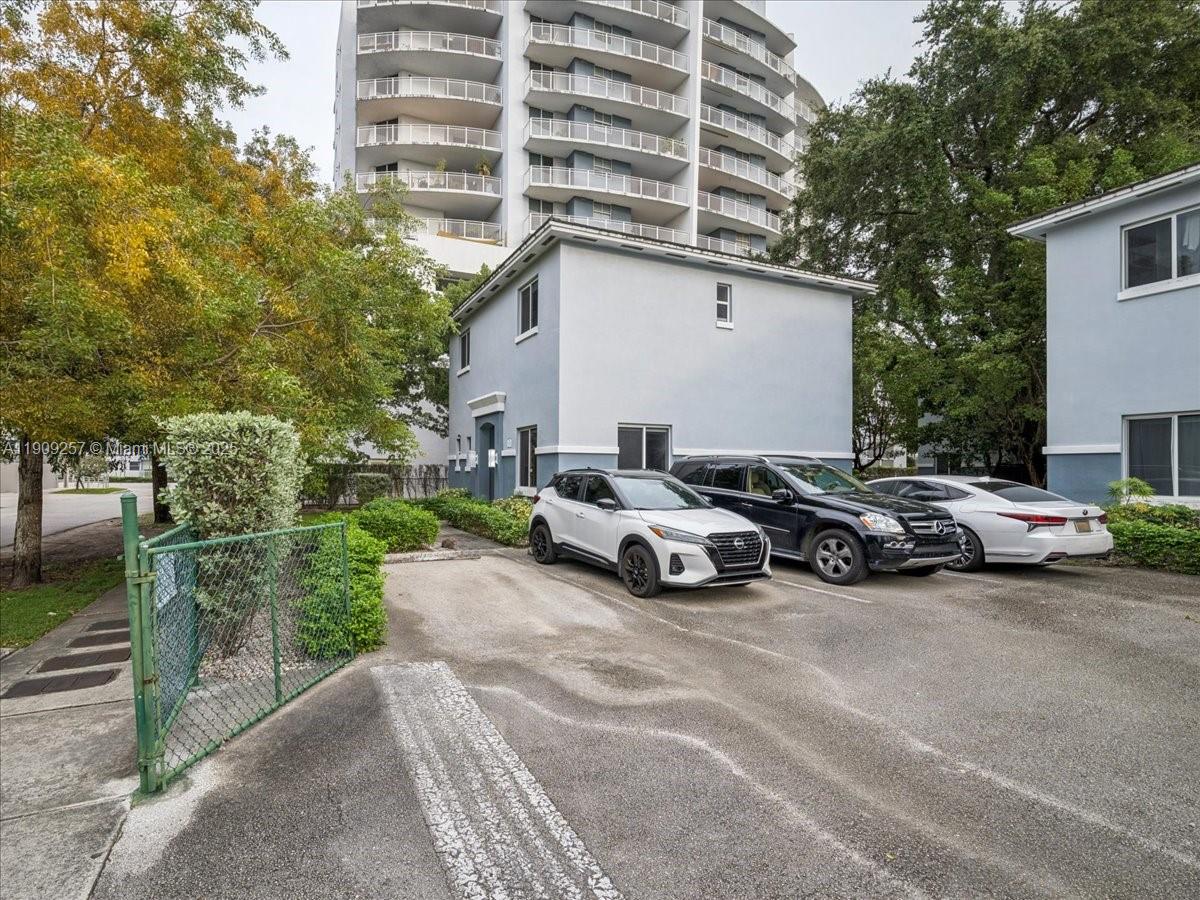 GATEWAY TO THE GROVE COND - Residential Lease