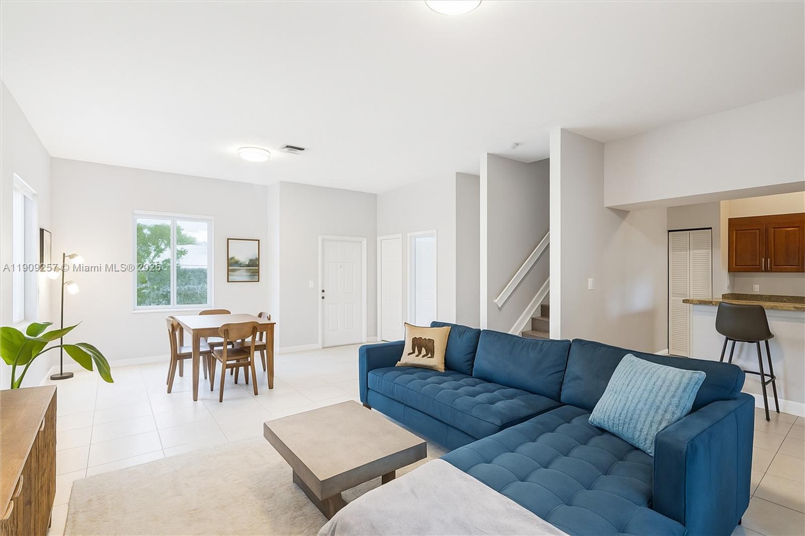 GATEWAY TO THE GROVE COND - Residential Lease