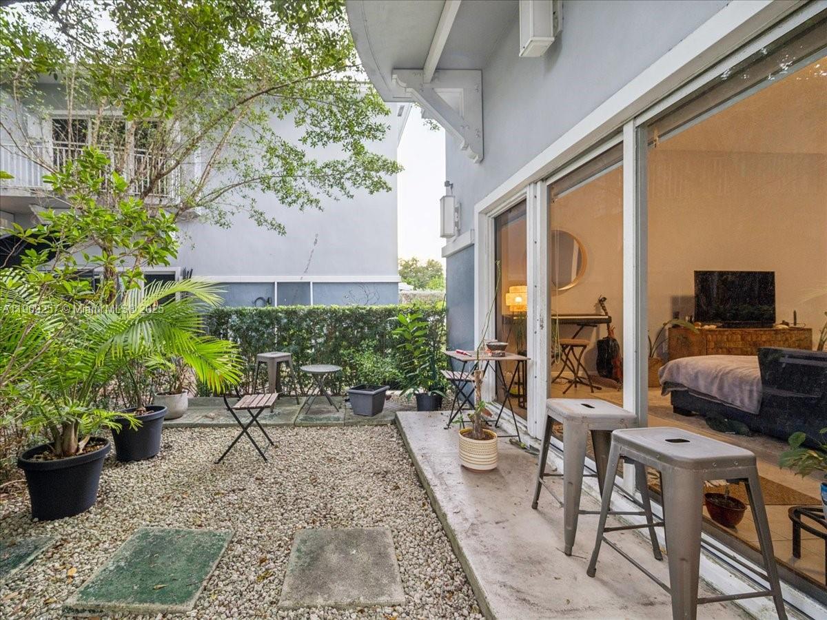 GATEWAY TO THE GROVE COND - Residential Lease