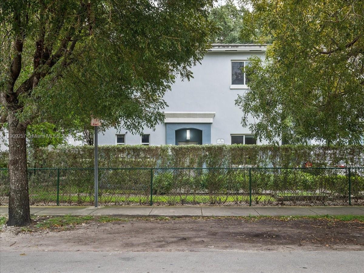 GATEWAY TO THE GROVE COND - Residential Lease