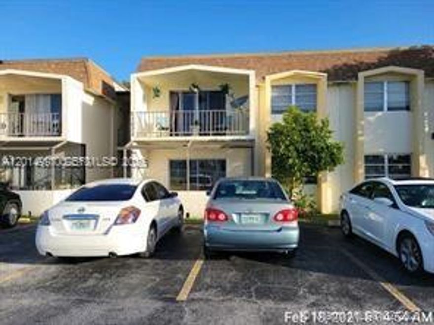 LIGHT, BRIGHT, UPDATED, UPGRADED FIRST FLOOR UNIT, 2 BEDROOMS AND 1 BATH, XLARGE TILES, SS APPLIANCES. READY TO MOVE IN
VERY CLOSE TO PALMETTO XWAY