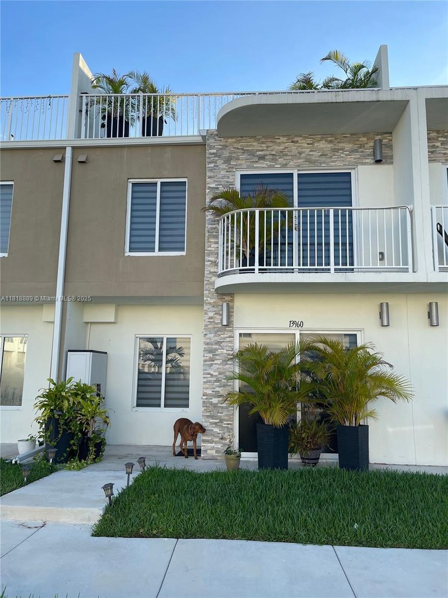 Townhouse in the Heart of Homestead! Don’t miss the opportunity to own this beautiful 3-story concrete townhouse, perfectly designed for family living with ample space and modern comfort. Property Features: 4 spacious bedrooms, 3 full bathrooms + 1 half bath, 2 assigned parking parking spaces, Top floor with 2 private terraces, ideal for relaxing or entertaining, Well-designed layout with large rooms and great natural light. Located in an open community in the heart of Homestead, just minutes from major highways like the Turnpike, US1, and Krome Avenue. You’ll be close to schools, hospitals, restaurants, and shopping centers—everything your family needs within easy reach.  SUMMER SPECIAL buy this property with only $ 5K(Qualified Buyer's)All closing cost paid.