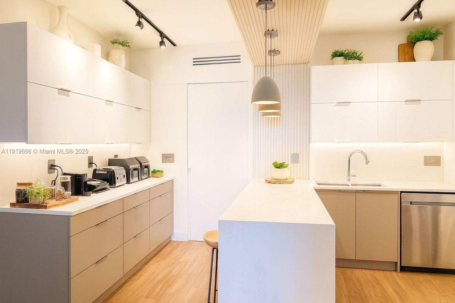 711 Crandon Blvd 401