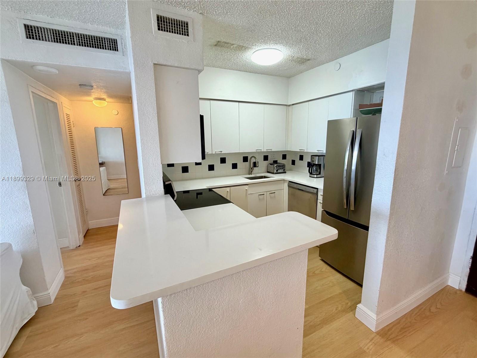 FLAMINGO SOUTH BEACH I CO - Residential Lease